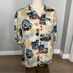 Disneyland world Resort Mickey Hawaiian Camp Tiki Shirt Surfing Woody Car MEDIUM